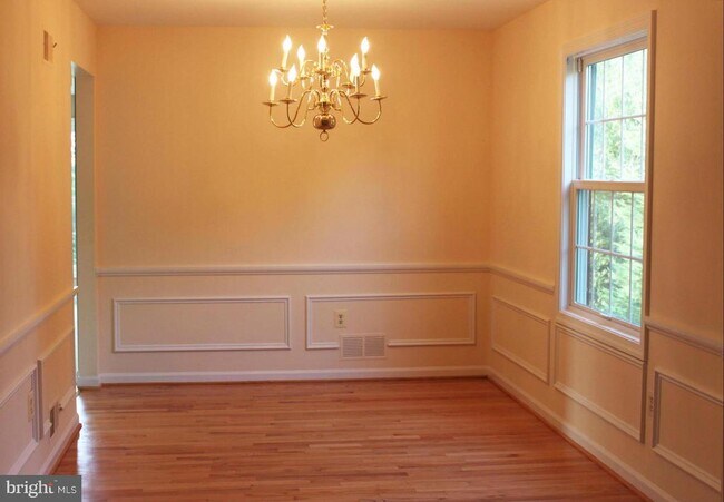 Building Photo - 6210 Cottonwood St