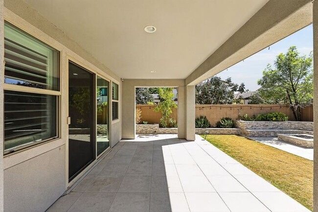 Building Photo - Stunning 5 Bed/5Bath Home in Gated Community – Over 3,100 SqFt of Modern Living -New Carpet throu...