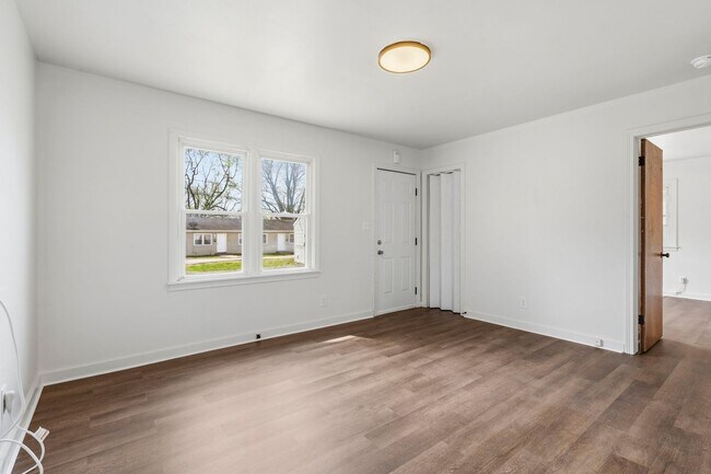 Building Photo - 1 Bedroom | 1 Bathroom | House with Carport | Located on a Quiet Street| Lawn Care and Trash Incl...