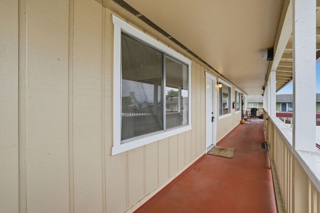 Building Photo - Spacious 2 Bedroom Unit!