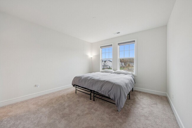 Building Photo - 101 Milvian Wy SE