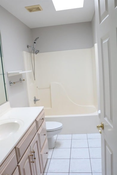 Building Photo - 9939 Sequoia Ln