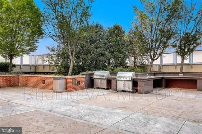 Building Photo - 2451 Midtown Ave