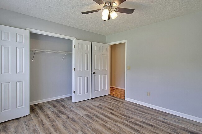 Building Photo - 210 Easy St