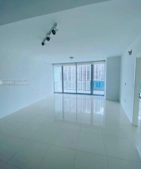 Building Photo - 200 Biscayne Boulevard Way