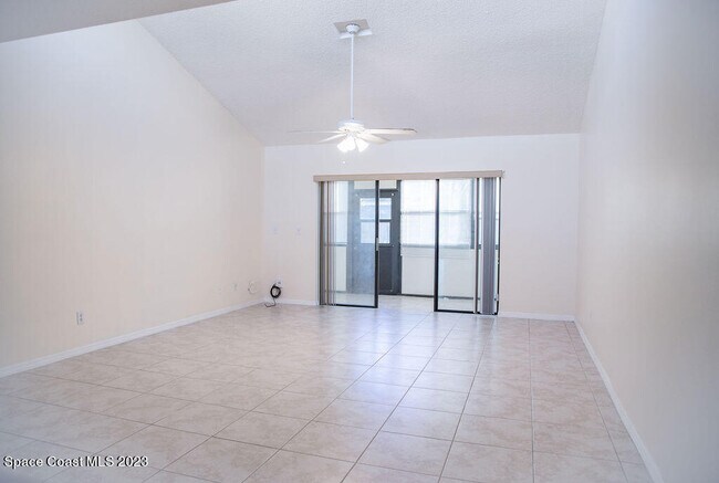 Building Photo - 441 Hawthorne Ct