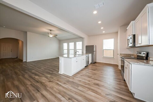 Building Photo - 2041 Hialeah Dr