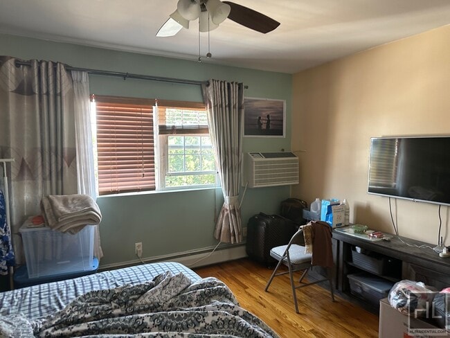 Building Photo - 65 PLACE