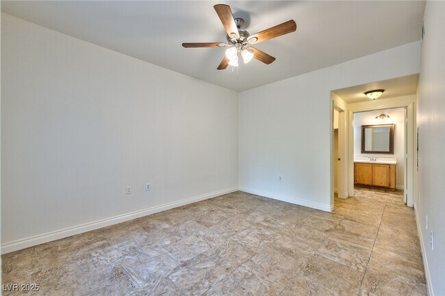 Building Photo - 3400 Cabana Dr