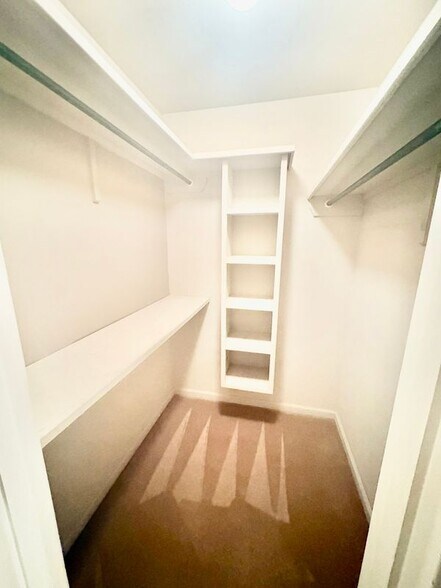 Building Photo - 11117 Gold Cup Ave