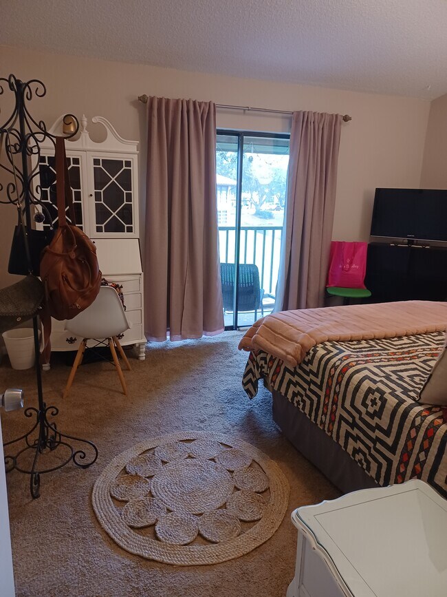 Bedroom - 2711 Hammock Ct
