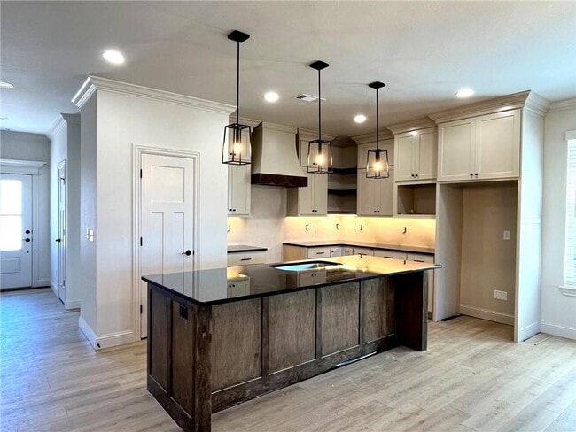 Building Photo - 4750 Farmhouse St