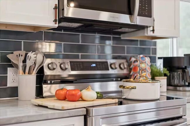 Building Photo - 6186 Sunshine Canyon Dr