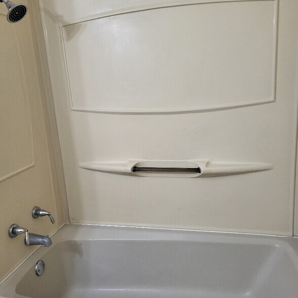 Building Photo - 1019 Colonial Dr