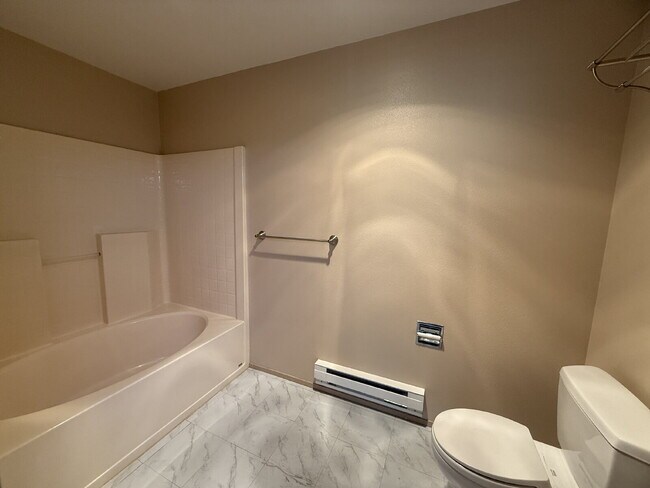 Building Photo - The Lakes @ Kent Community Condo Unit Avai...