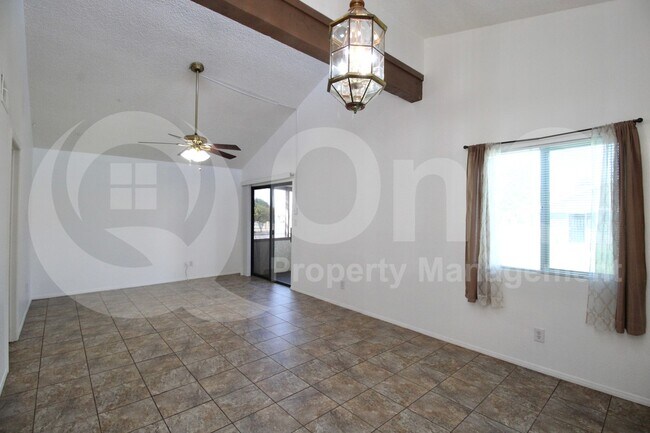 Building Photo - 406 E Linda Ln