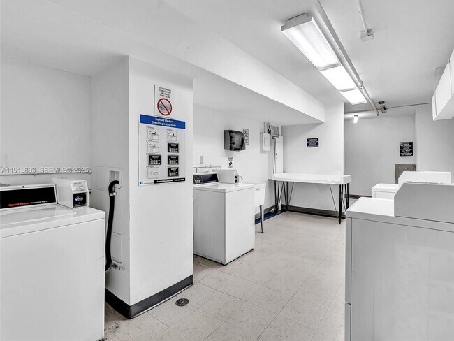 Building Photo - 100 Lincoln Rd