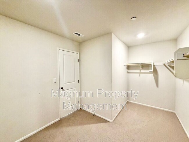 Building Photo - 36330 Albus Ave