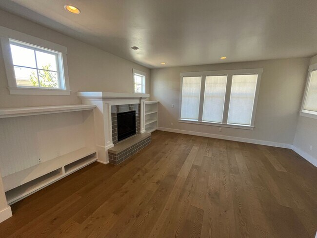 Building Photo - Beautiful 3 Bed/2.5 Bath Home in NW Bend - Fields Street