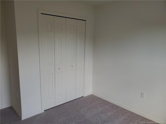 Building Photo - 611 SW McComb Ave