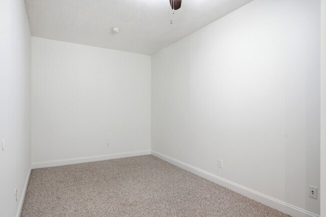 Building Photo - 2645 Blossom Trail E