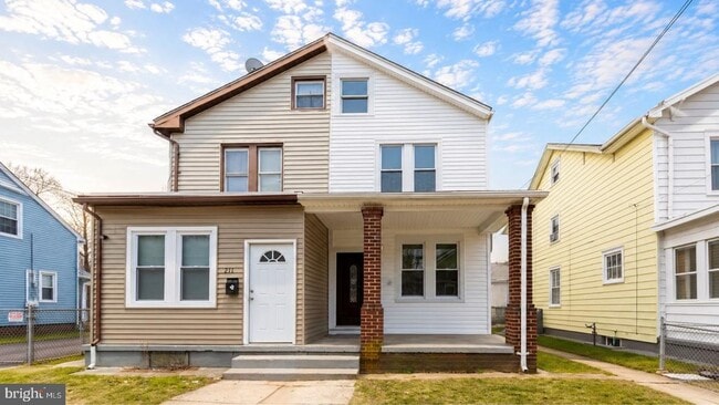 Building Photo - 209 Woodlawn Ave