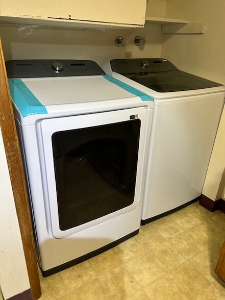 Washer and Dryer - 9211 Woodlawn Ave N