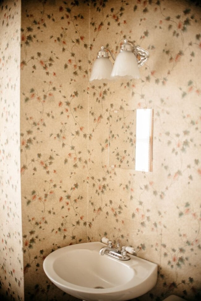 Building Photo - 352 S Catherine St