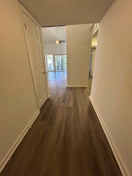 00_Foyer - 1208 Bush River Rd