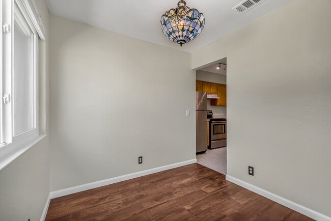 Building Photo - 1035 Mohr Ln