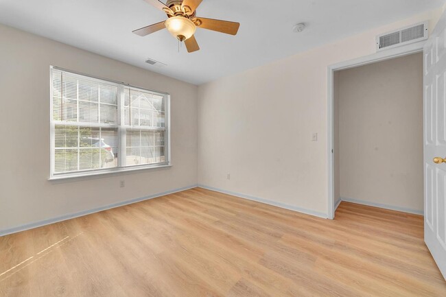 Building Photo - 352 Brookfield Dr