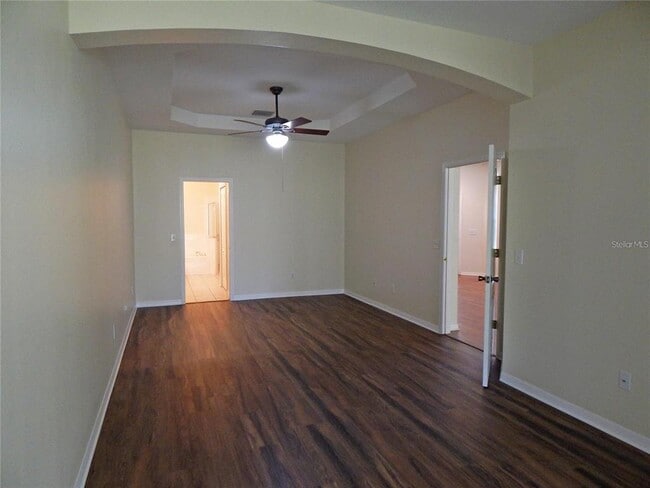 Building Photo - 5925 Sandhill Ridge Dr