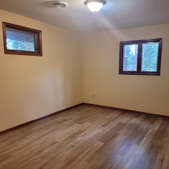 Building Photo - Beautiful Property Located in Seven Lakes near Pinehurst! Located on the Golf Course with Amazing...