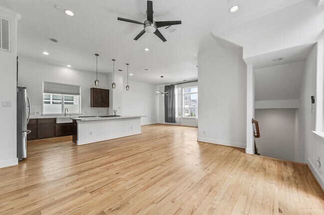 Building Photo - 3205 Baron St