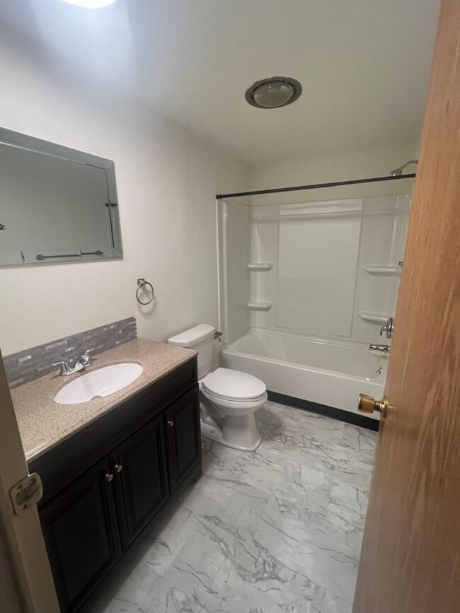 Building Photo - Large 3 bed 2 bath mobile