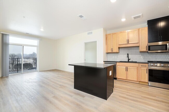 Building Photo - 28 7th St NE