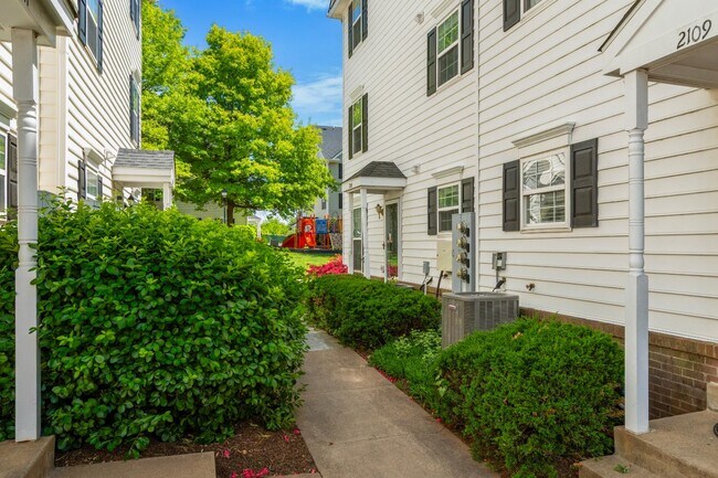 Building Photo - 2108 Bristol Dr