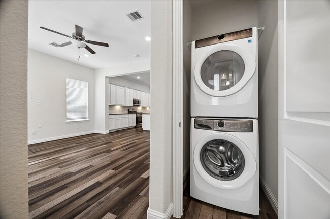 Building Photo - 1411 Adell Rose Ln