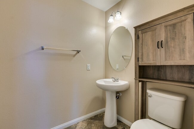Building Photo - GORGEOUS HOME WITH TONS OF UPGRADES*MOUNTA...