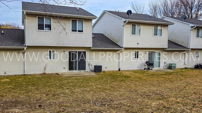 Building Photo - Rent Special $995 for the first 3 months of the lease!! 1.5-bath townhome in Van Meter, complete ...