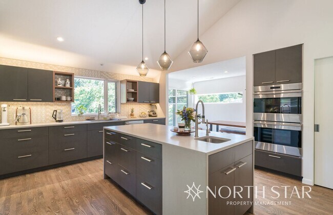 Building Photo - Perfectly located Lake Oswego Mid-century Modern Home with Lake Rights