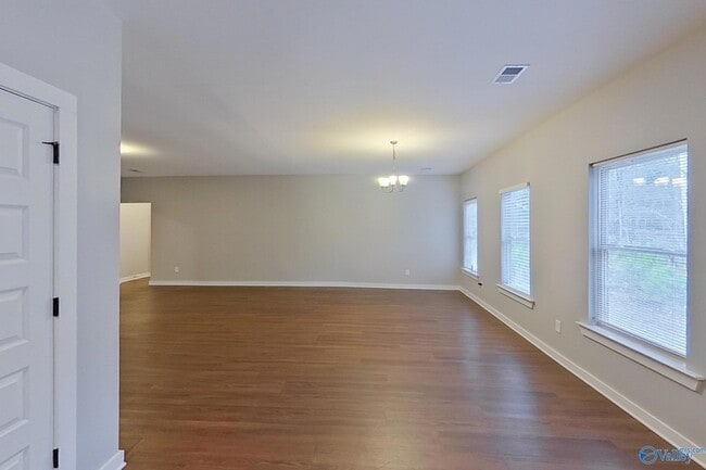 Building Photo - 433 White Oak Cir