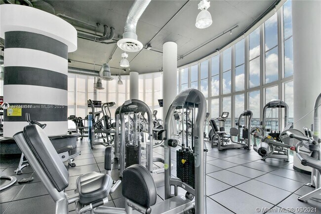 Building Photo - 1800 N Bayshore Dr