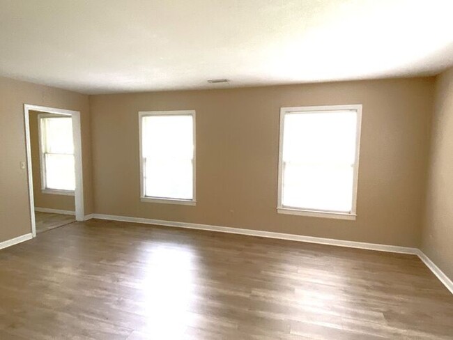 Building Photo - 4BR brick home with rocking chair porch, f...