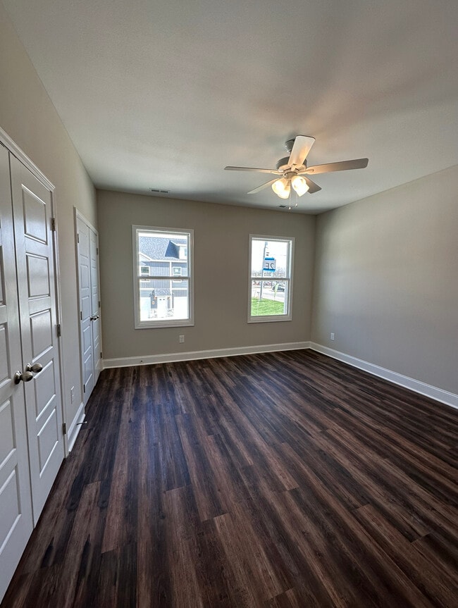 Building Photo - 119 W Rossview Rd