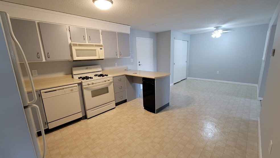 Building Photo - 2 New Haven Dr