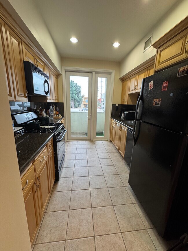 Building Photo - 1845 Beloit Ave