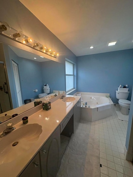 Building Photo - 7275 Summer Tree Dr