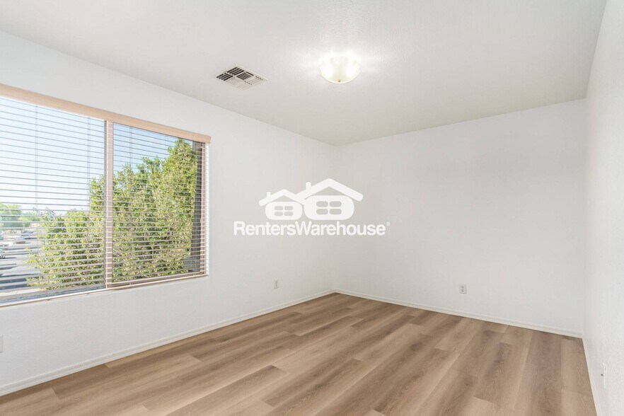 Building Photo - 14601 W Port Royale Ln