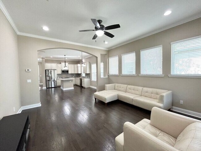 Building Photo - Stunning 3/2.5 Stylish Home with a Detache...